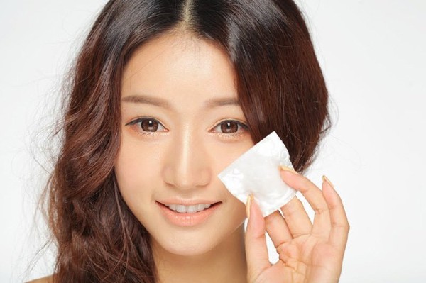 Cách sử dụng bông tẩy trang để làm sạch da mặt đúng cách